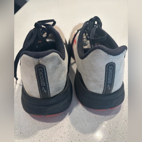 Brooks Launch 8 Running Shoe - Size 8 - Picture 6 of 7